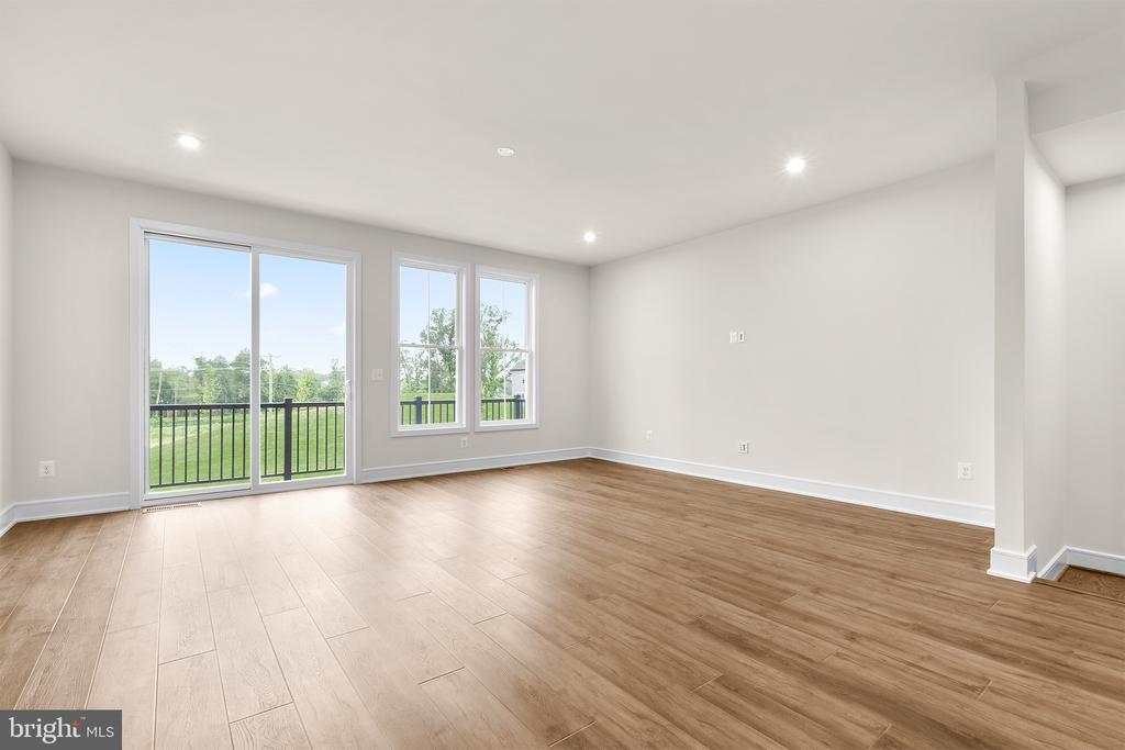 42092 PICASSO SQUARE