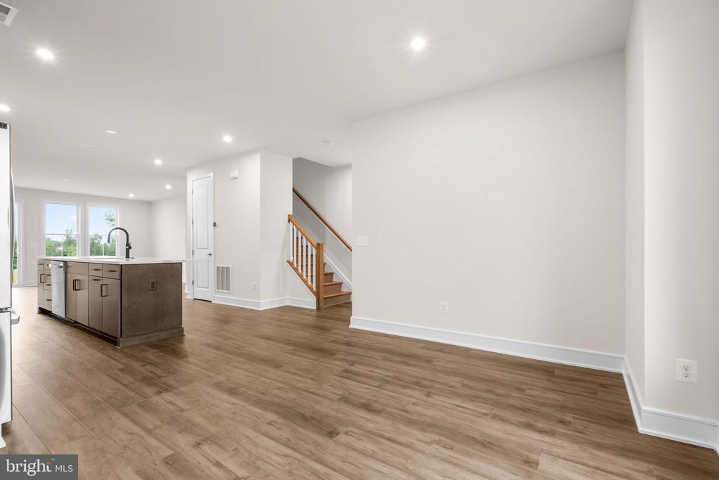 42092 PICASSO SQUARE