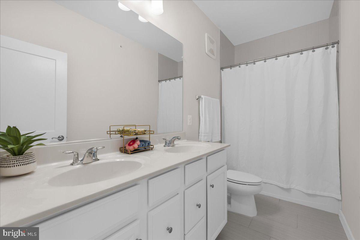 1120 MADEIRA TERRACE SE