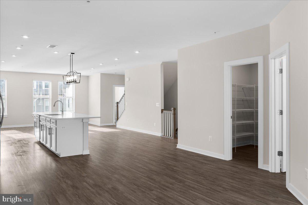 1120 MADEIRA TERRACE SE