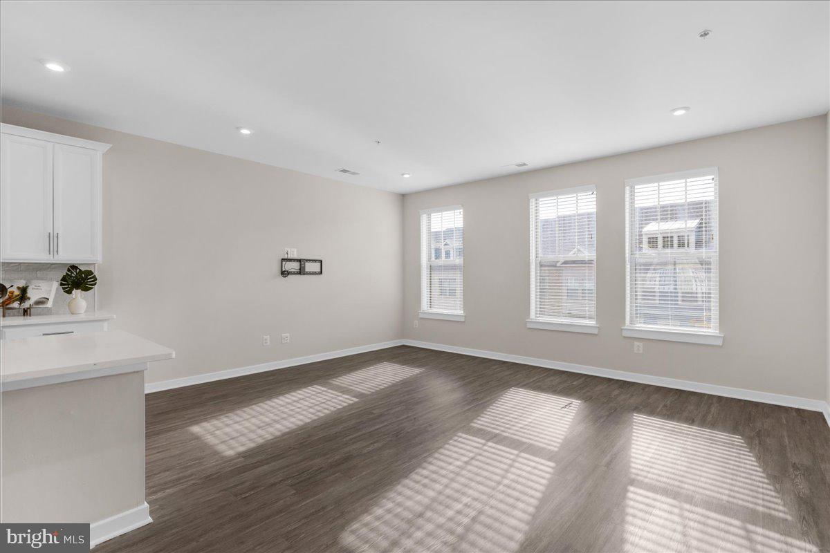 1120 MADEIRA TERRACE SE