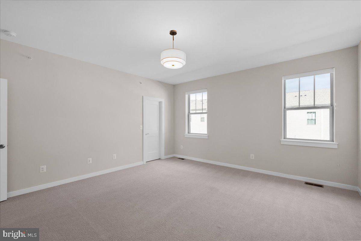 1120 MADEIRA TERRACE SE