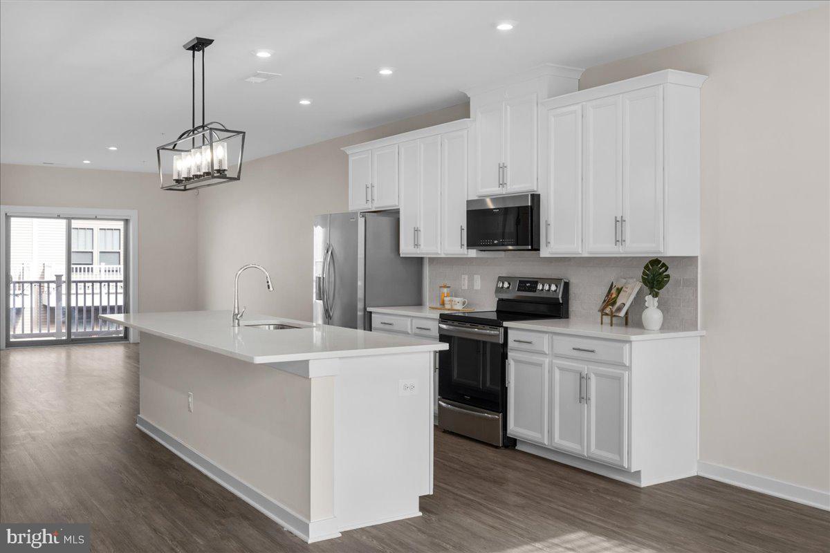 1120 MADEIRA TERRACE SE