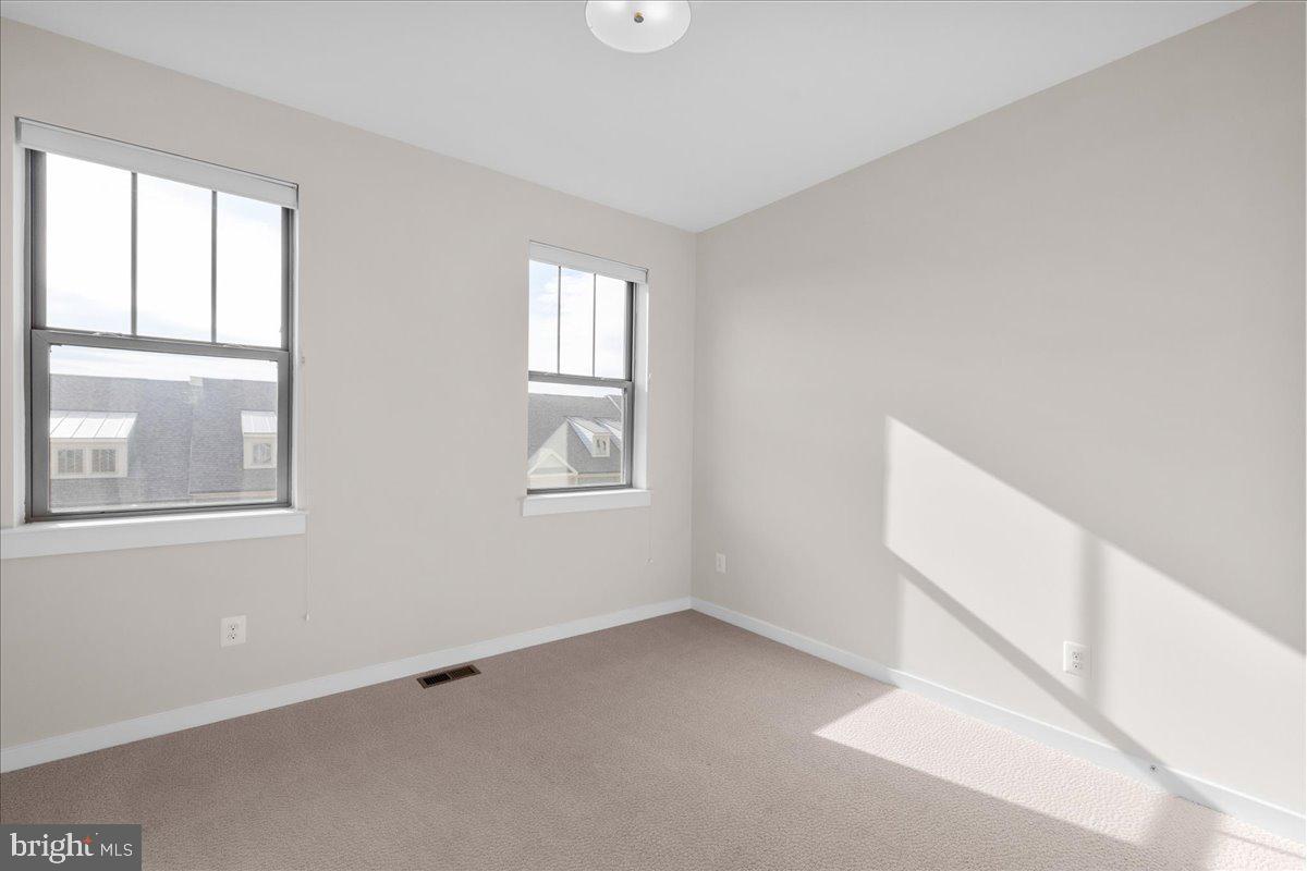 1120 MADEIRA TERRACE SE