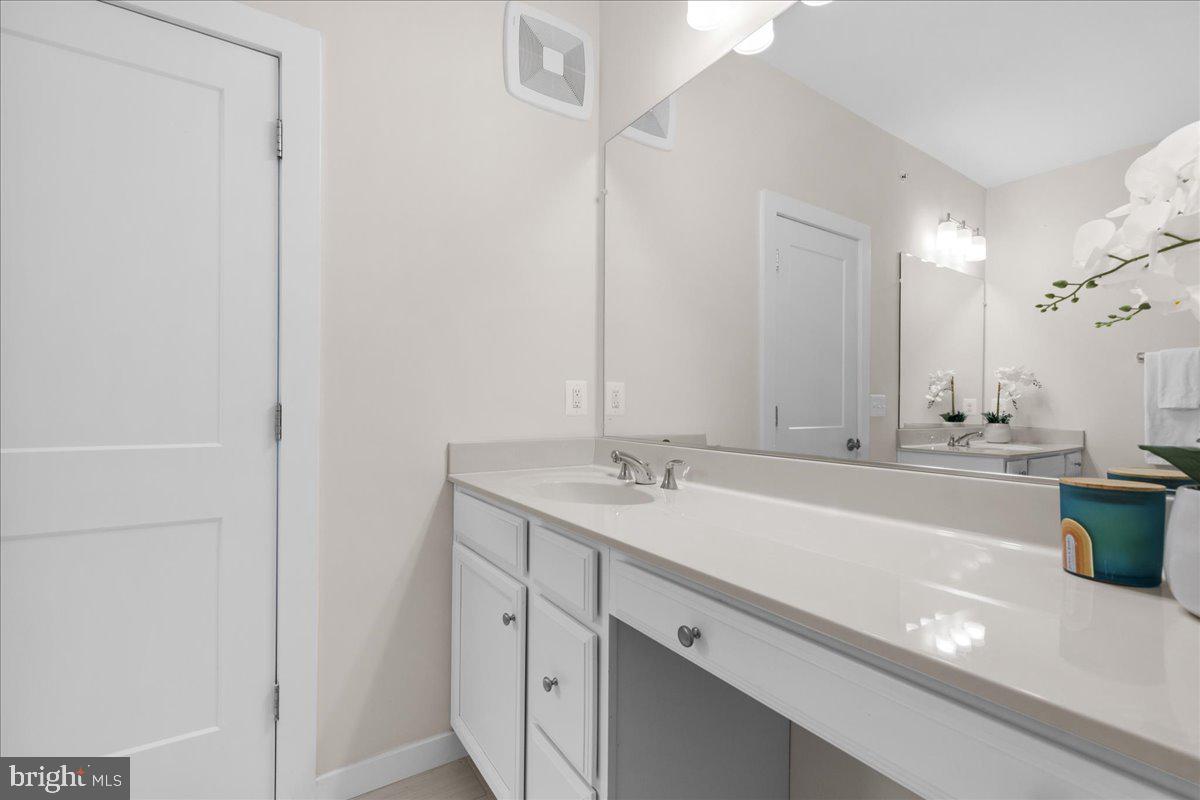 1120 MADEIRA TERRACE SE