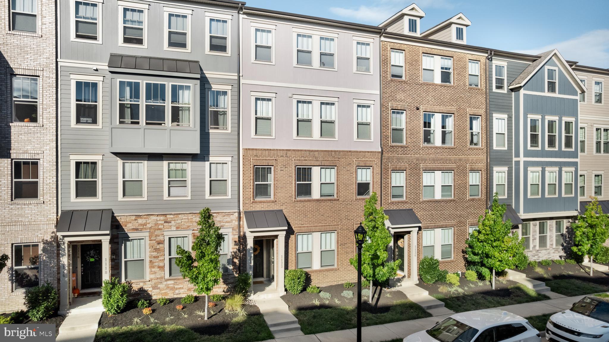 1120 MADEIRA TERRACE SE