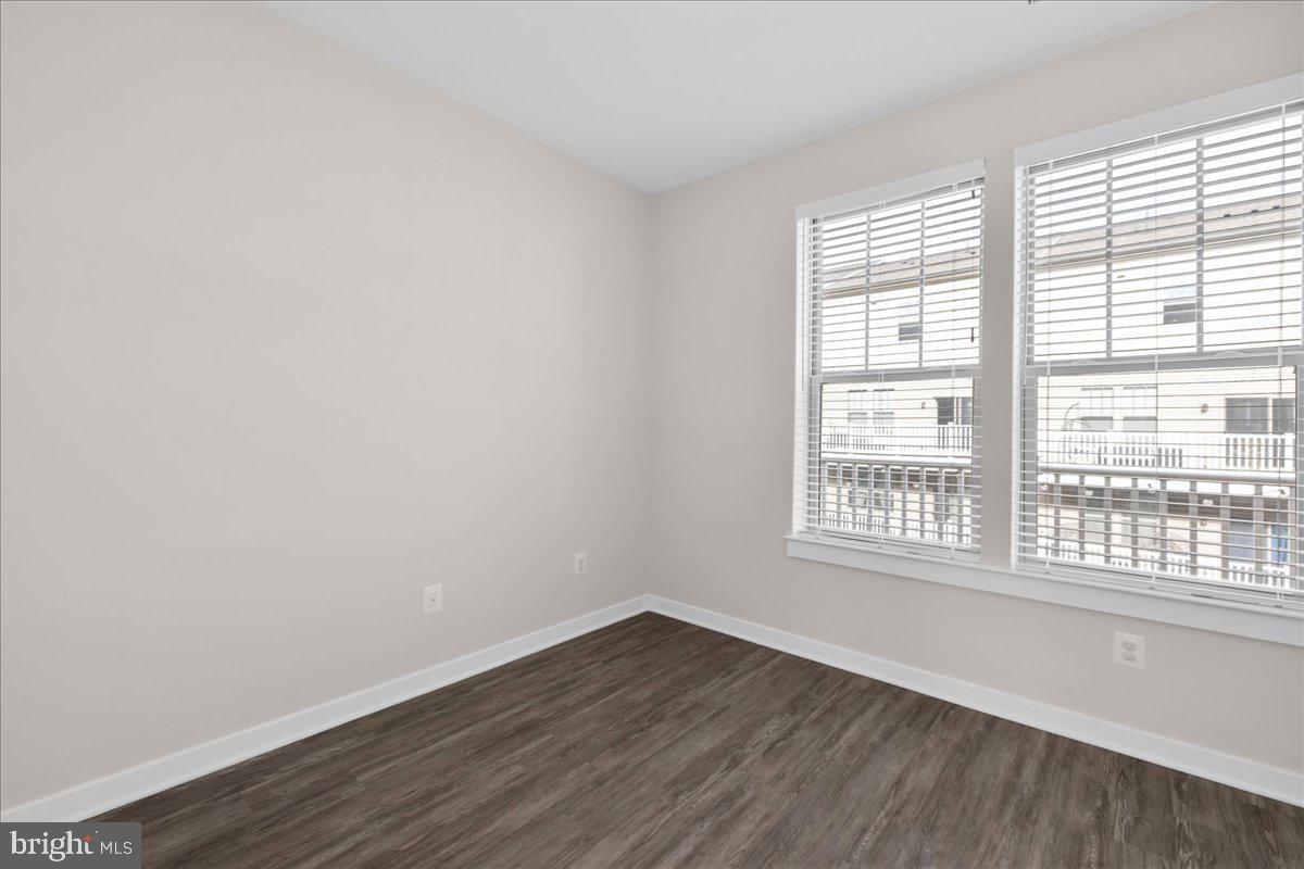 1120 MADEIRA TERRACE SE