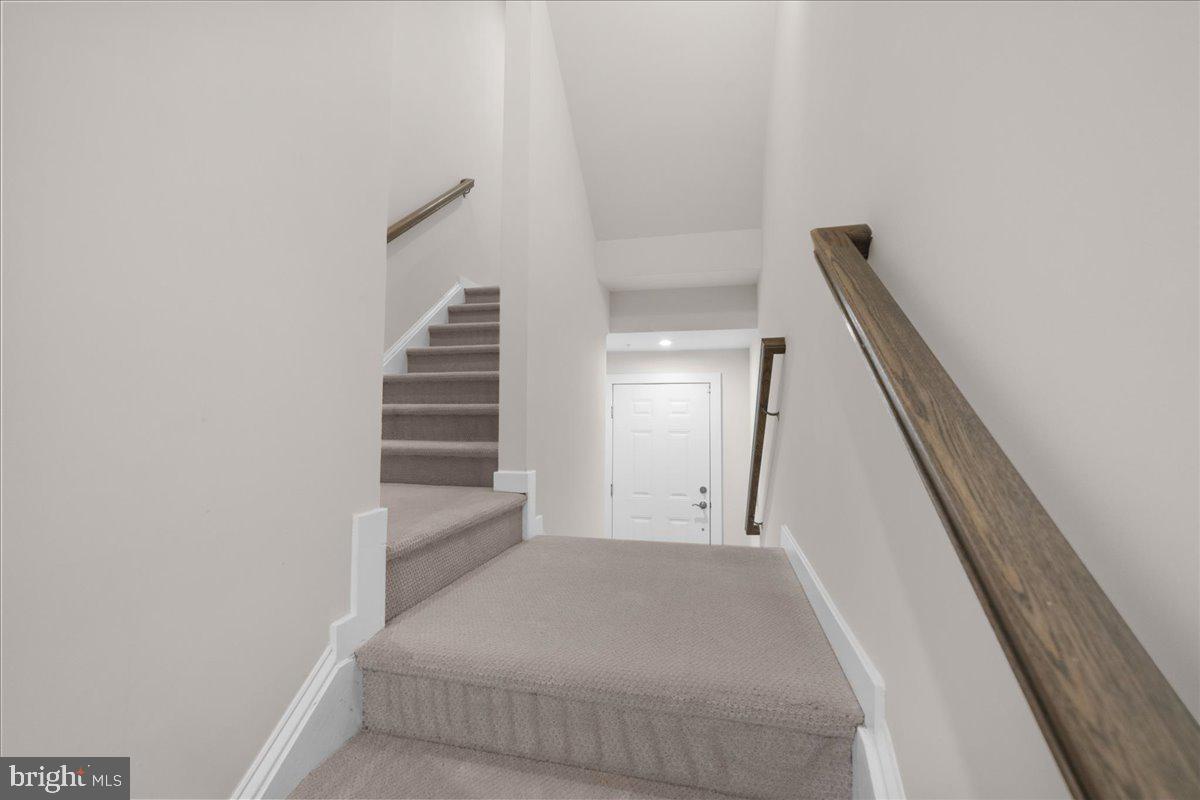 1120 MADEIRA TERRACE SE