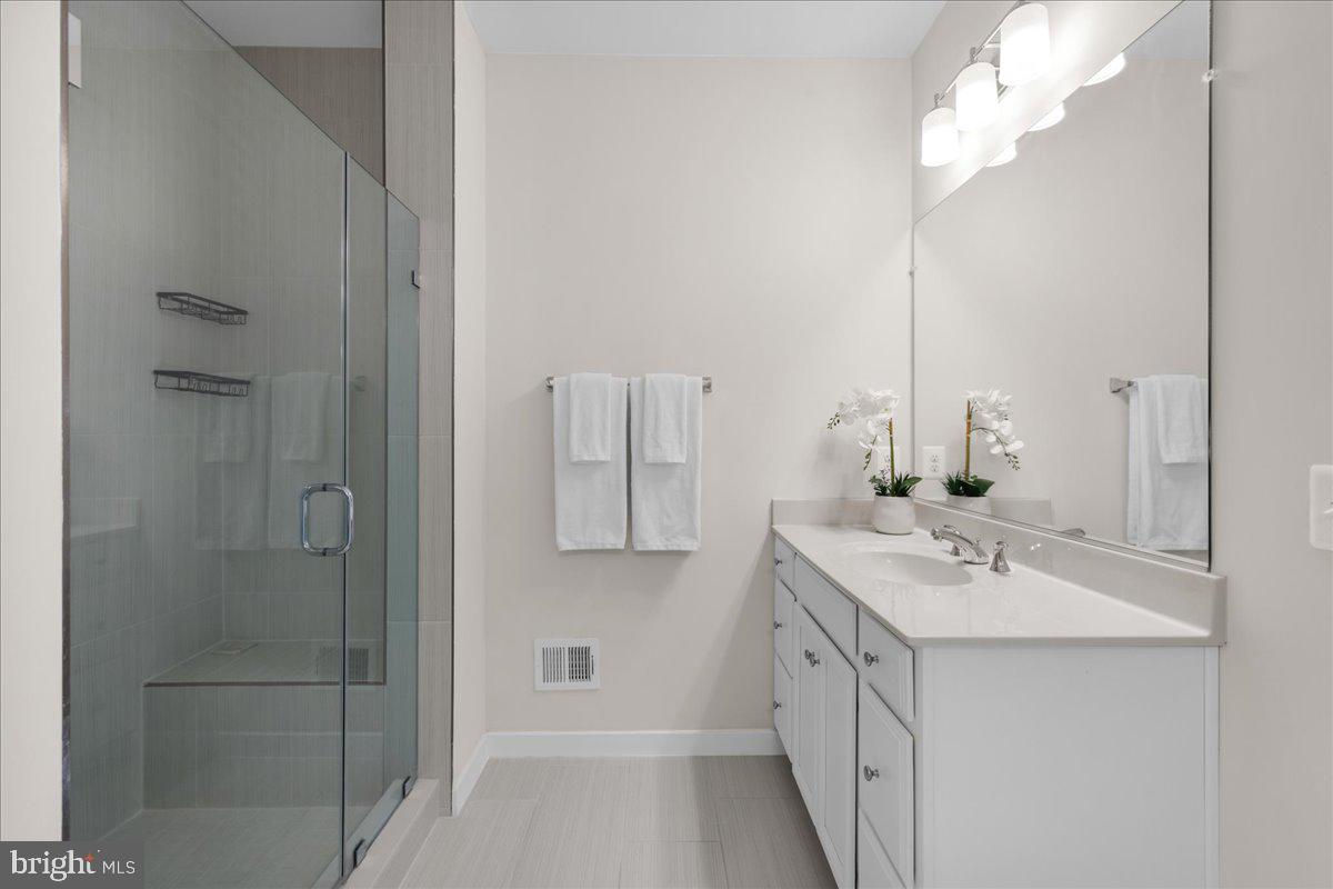 1120 MADEIRA TERRACE SE