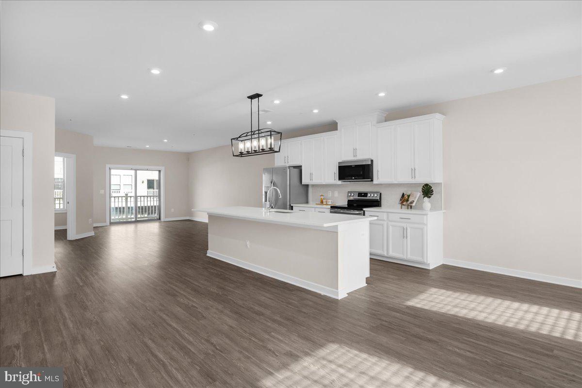 1120 MADEIRA TERRACE SE