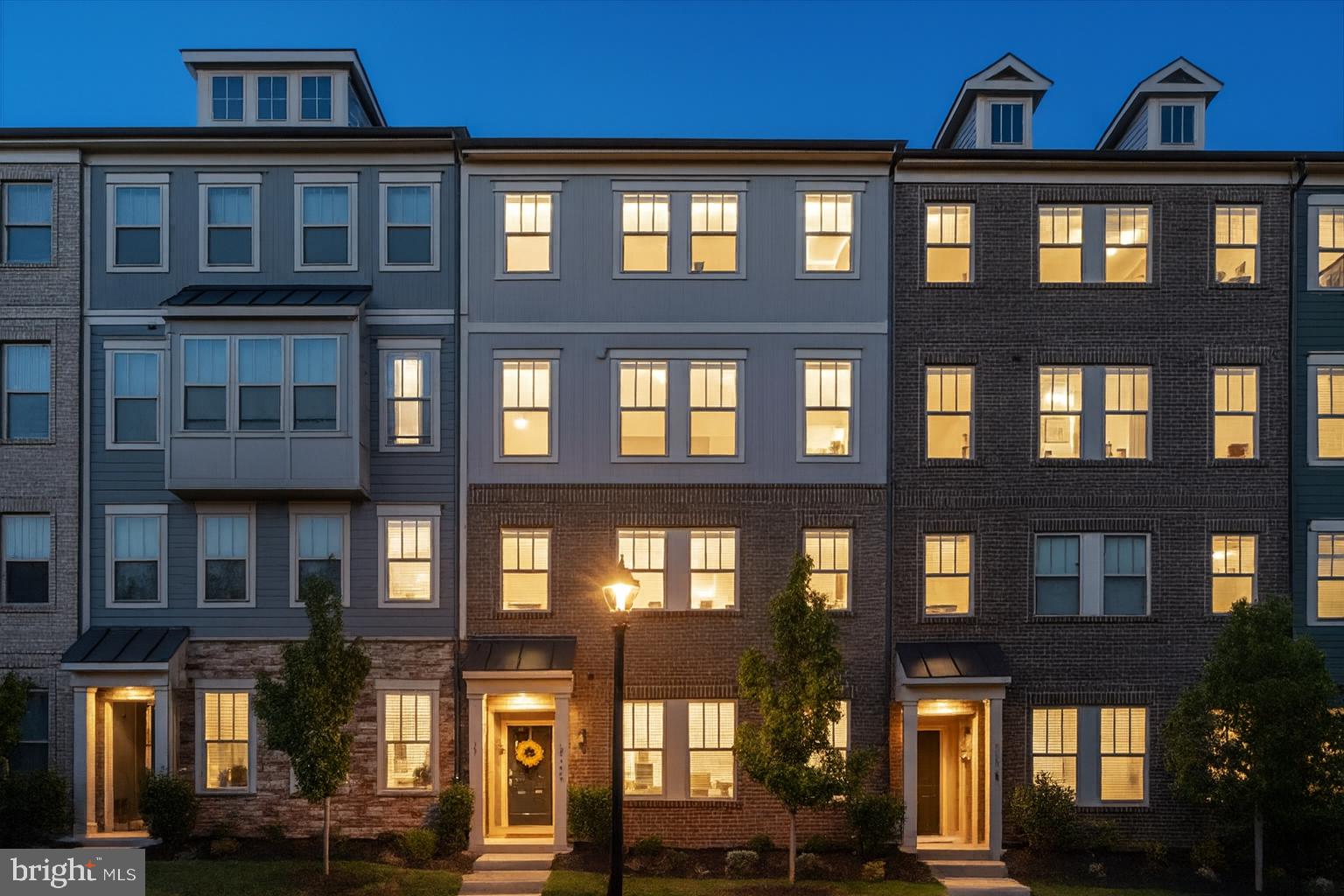 1120 MADEIRA TERRACE SE