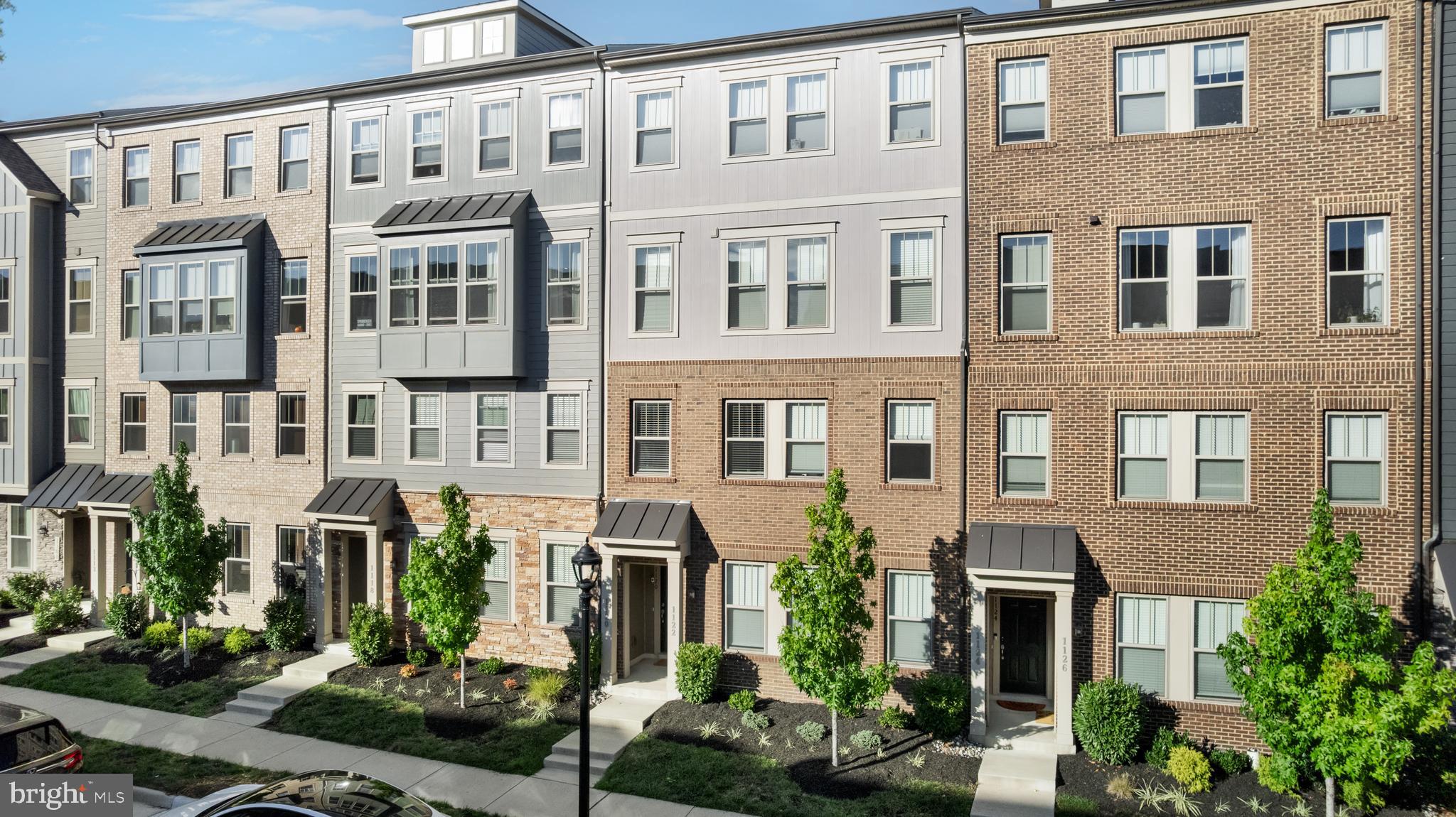 1120 MADEIRA TERRACE SE