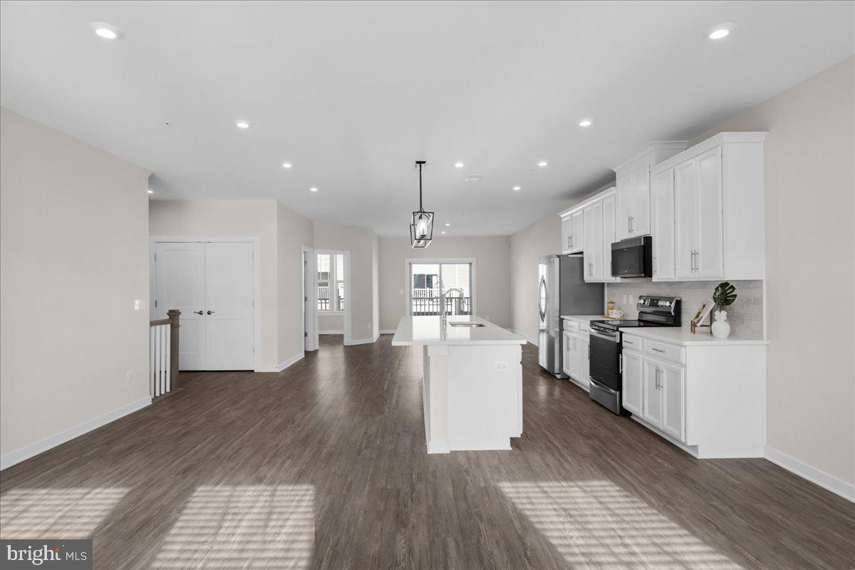 1120 MADEIRA TERRACE SE