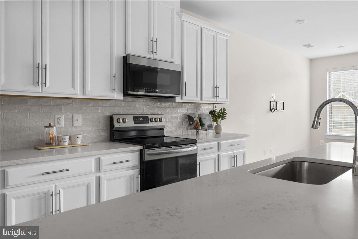 1120 MADEIRA TERRACE SE