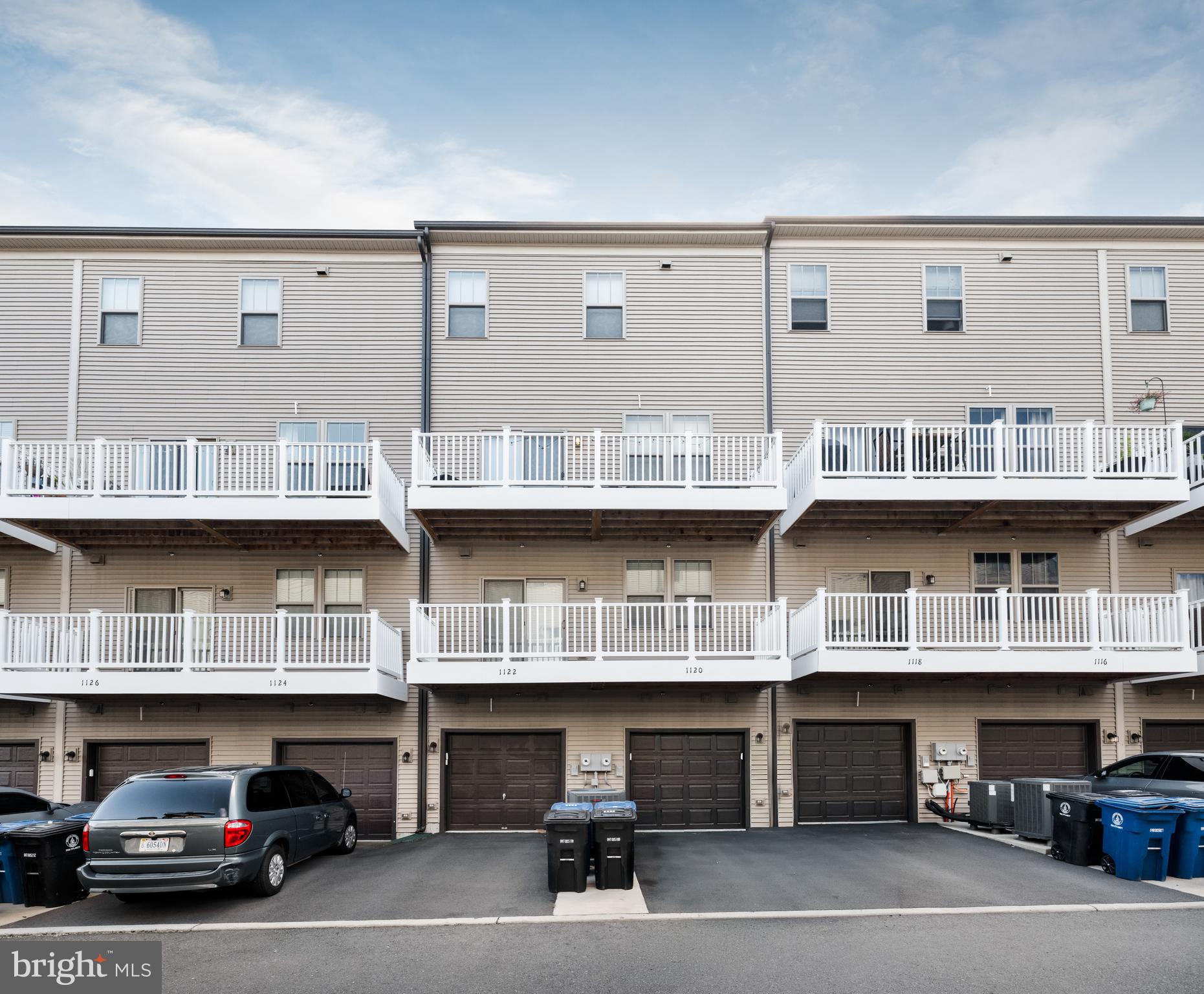 1120 MADEIRA TERRACE SE