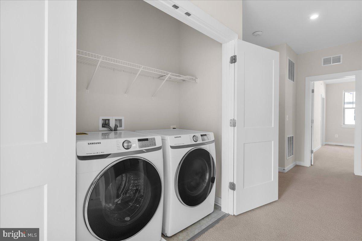 1120 MADEIRA TERRACE SE