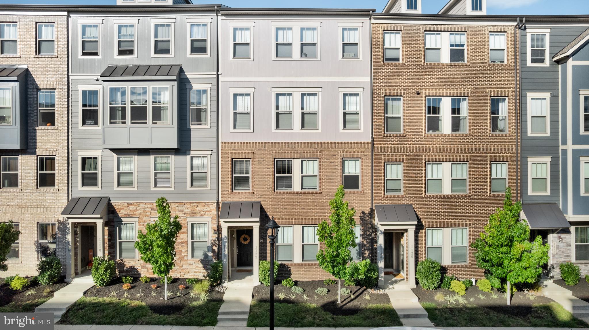 1120 MADEIRA TERRACE SE