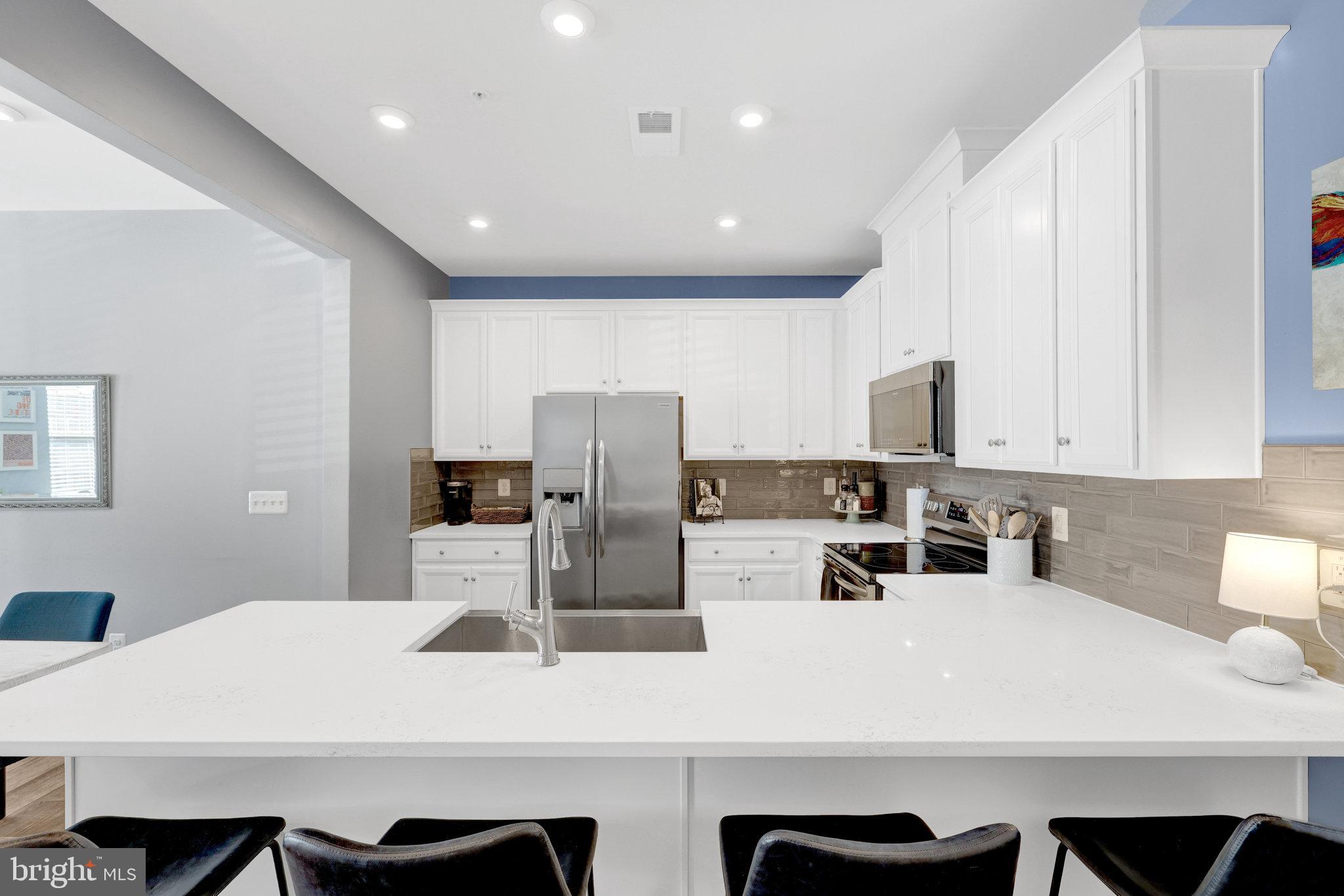 1130 MADEIRA TERRACE SE