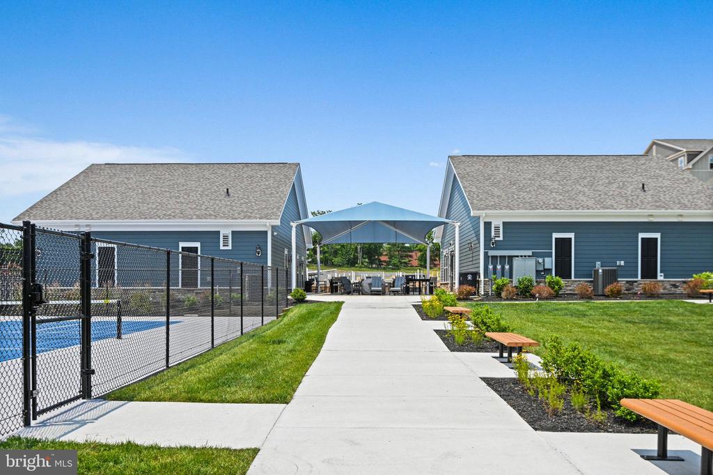 1130 MADEIRA TERRACE SE