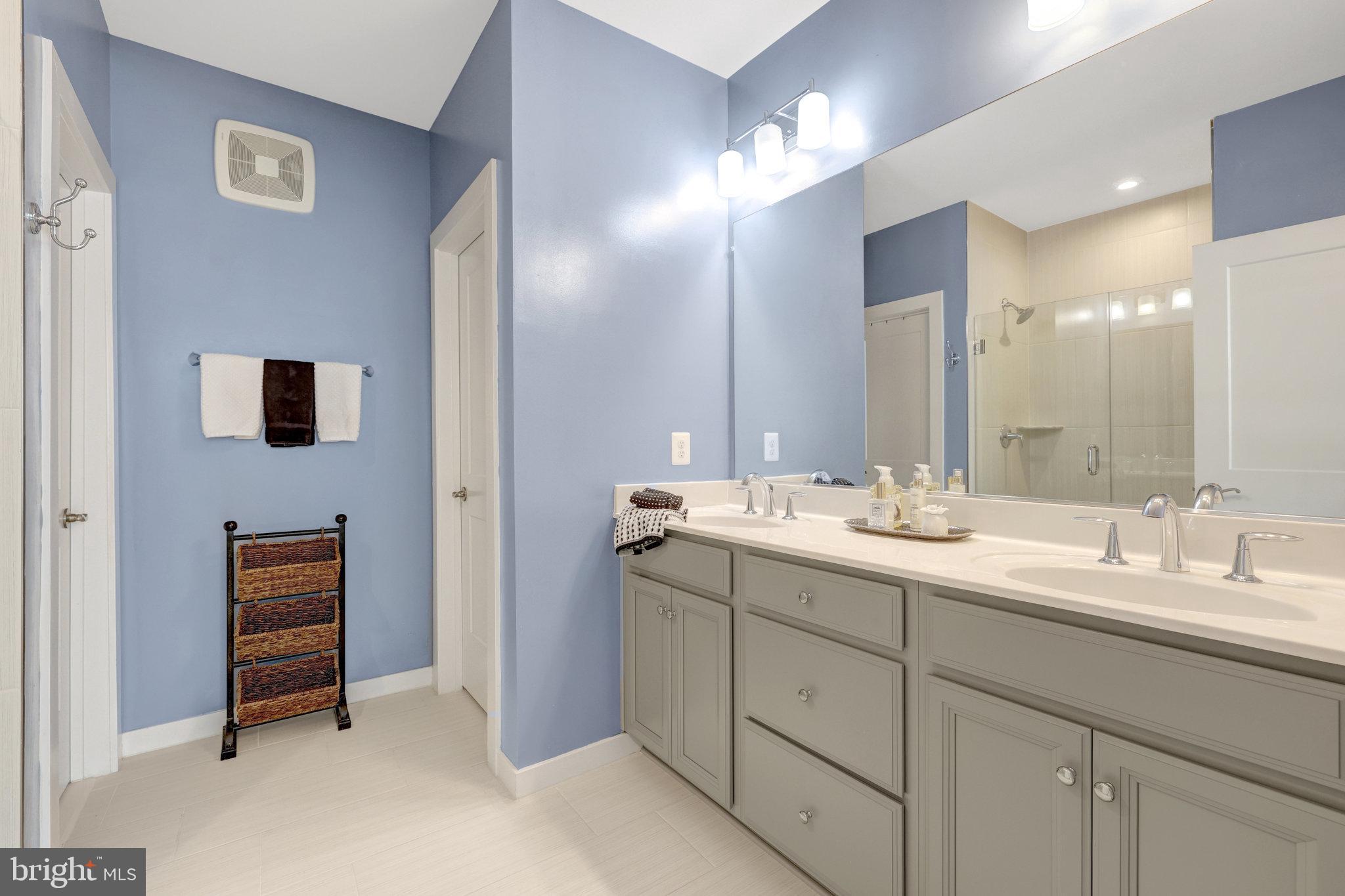 1130 MADEIRA TERRACE SE