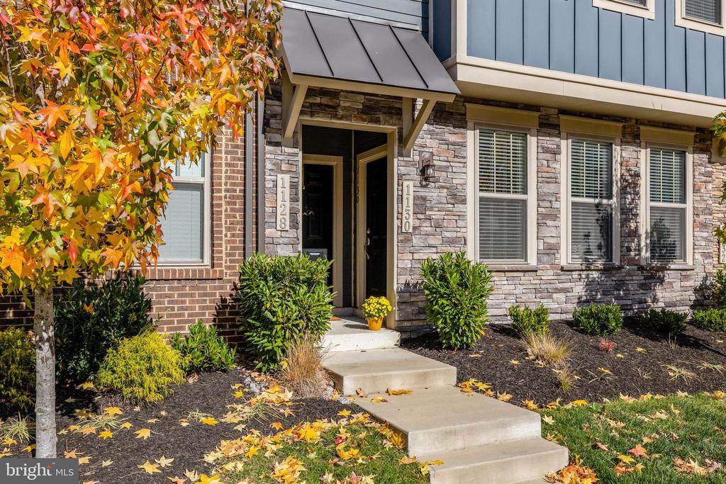 1130 MADEIRA TERRACE SE