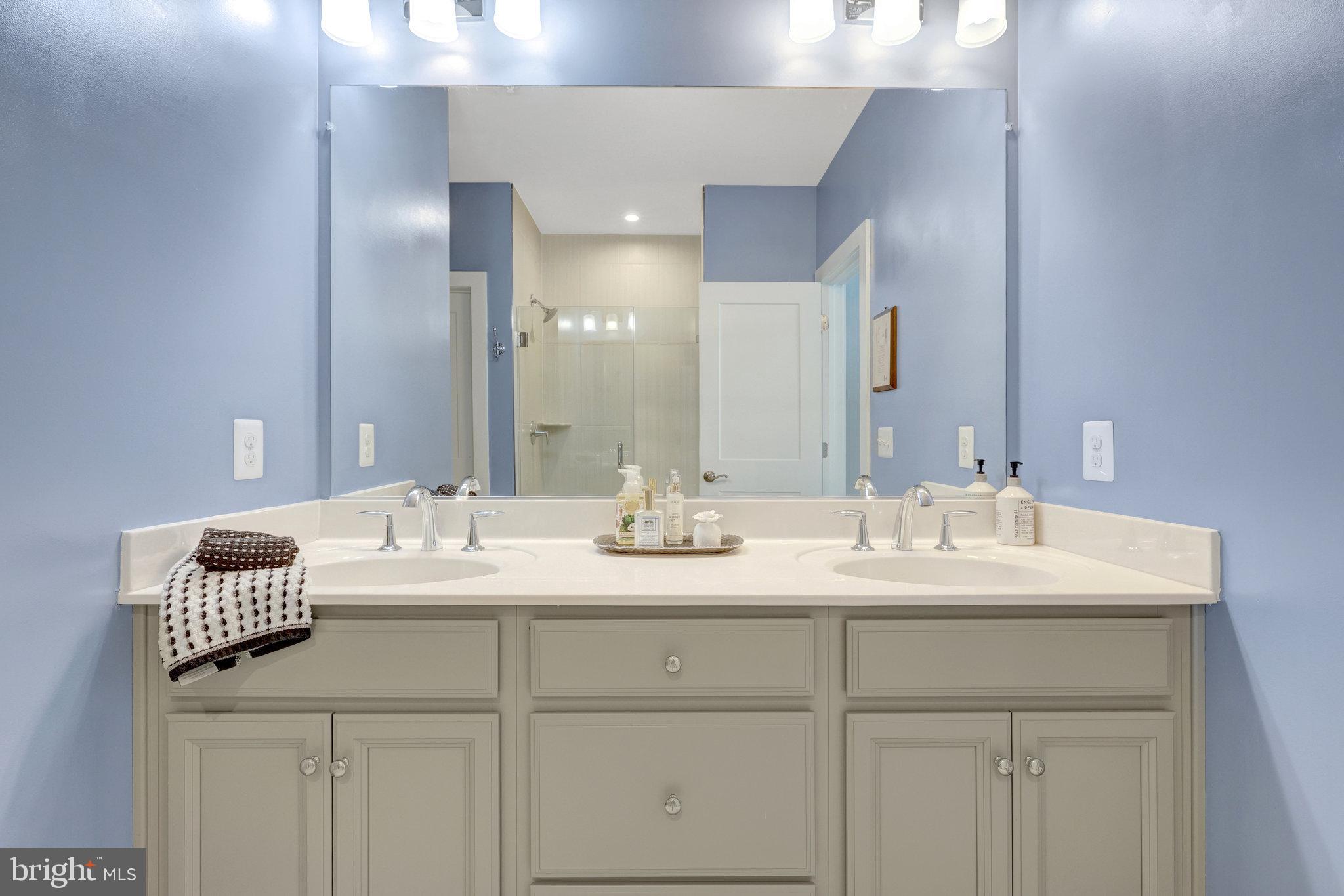 1130 MADEIRA TERRACE SE