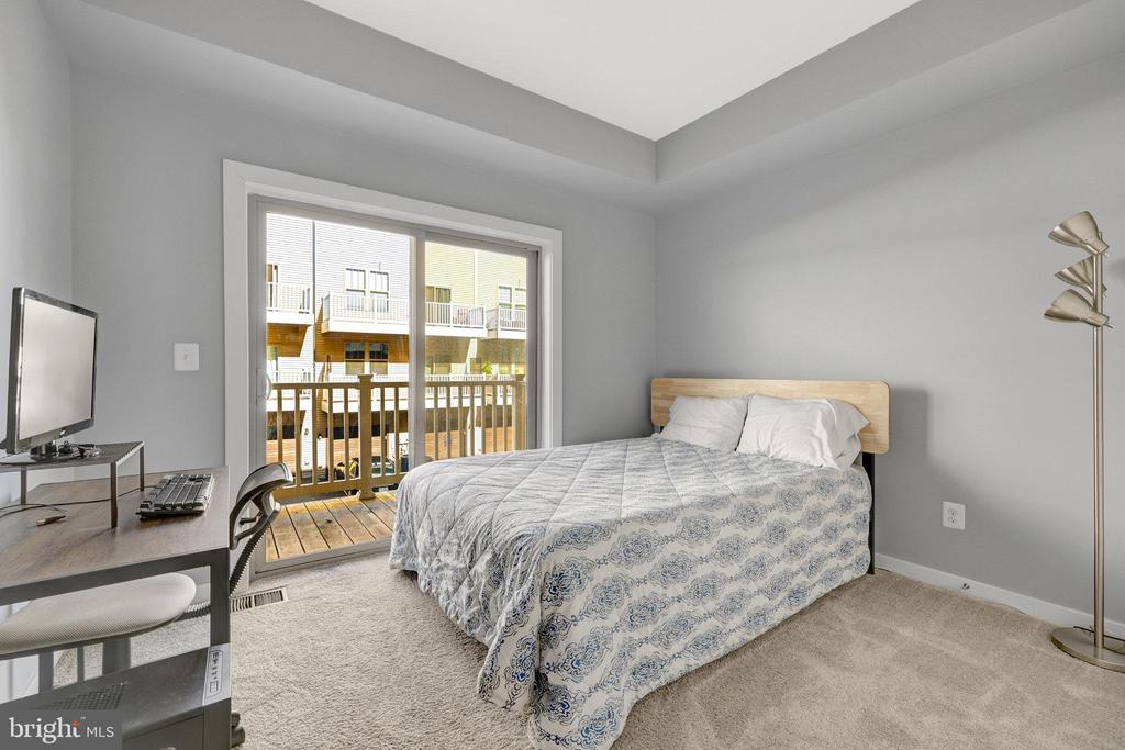 1130 MADEIRA TERRACE SE