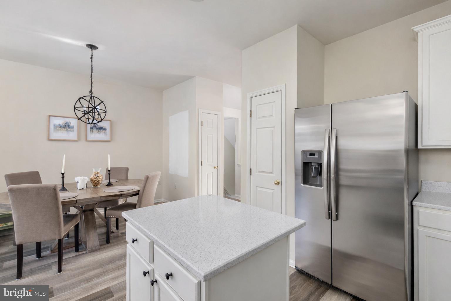 21491 RUSTY BLACKHAW SQUARE