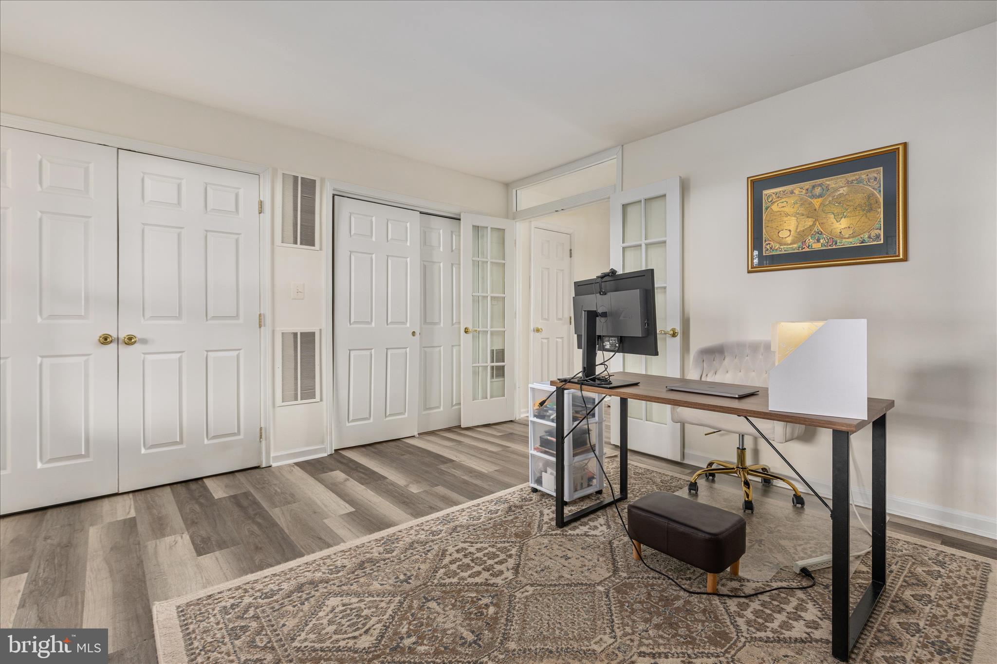 21491 RUSTY BLACKHAW SQUARE