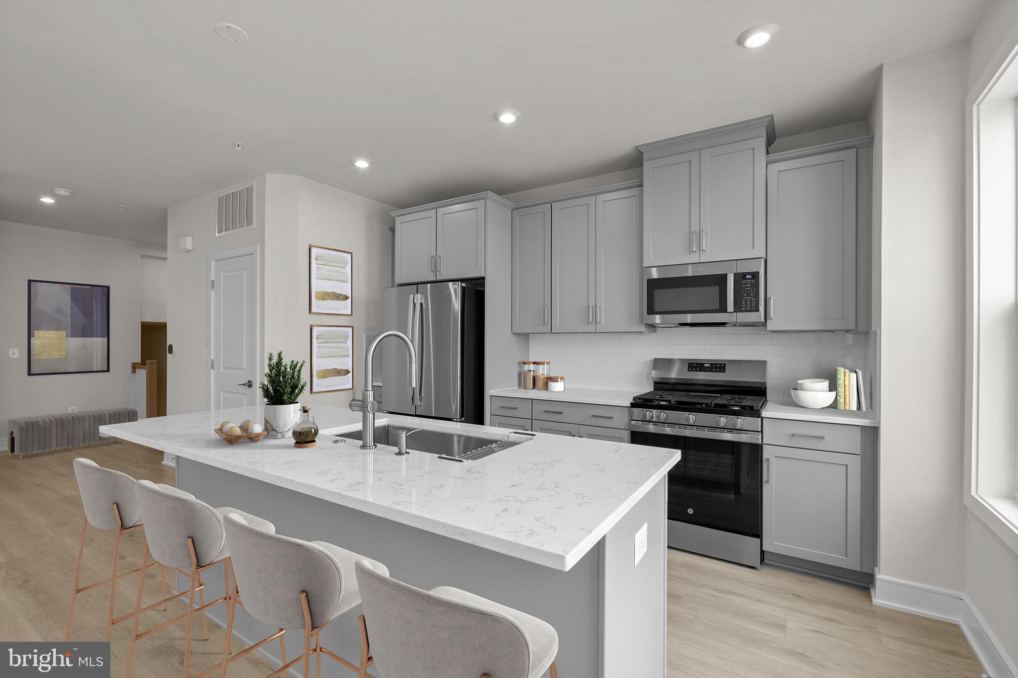 43302 FARRINGDON SQUARE