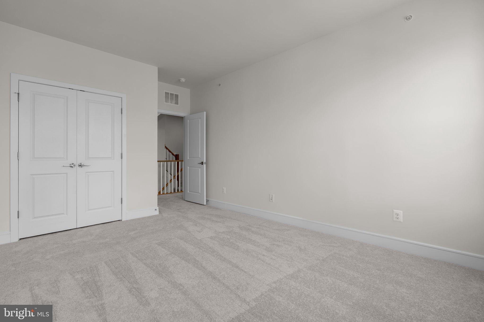 43302 FARRINGDON SQUARE