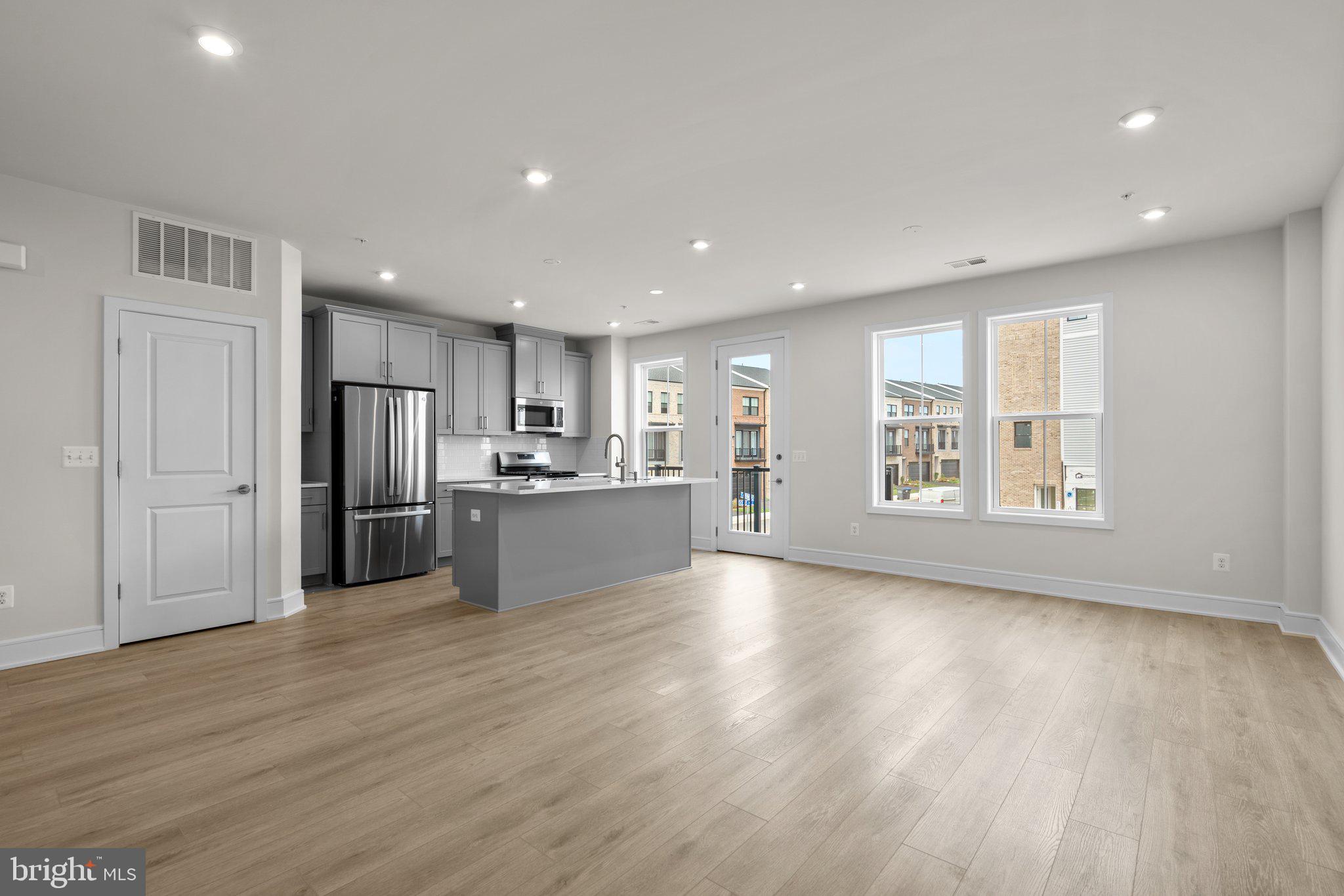 43302 FARRINGDON SQUARE