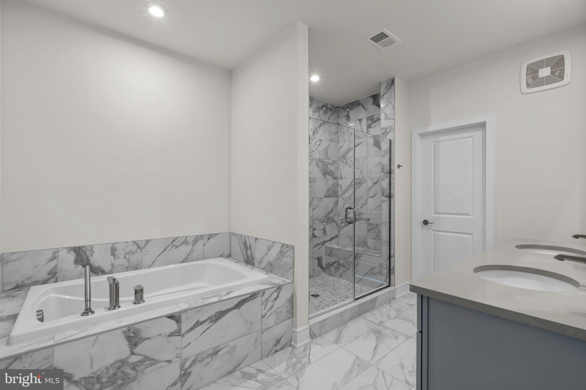 43302 FARRINGDON SQUARE