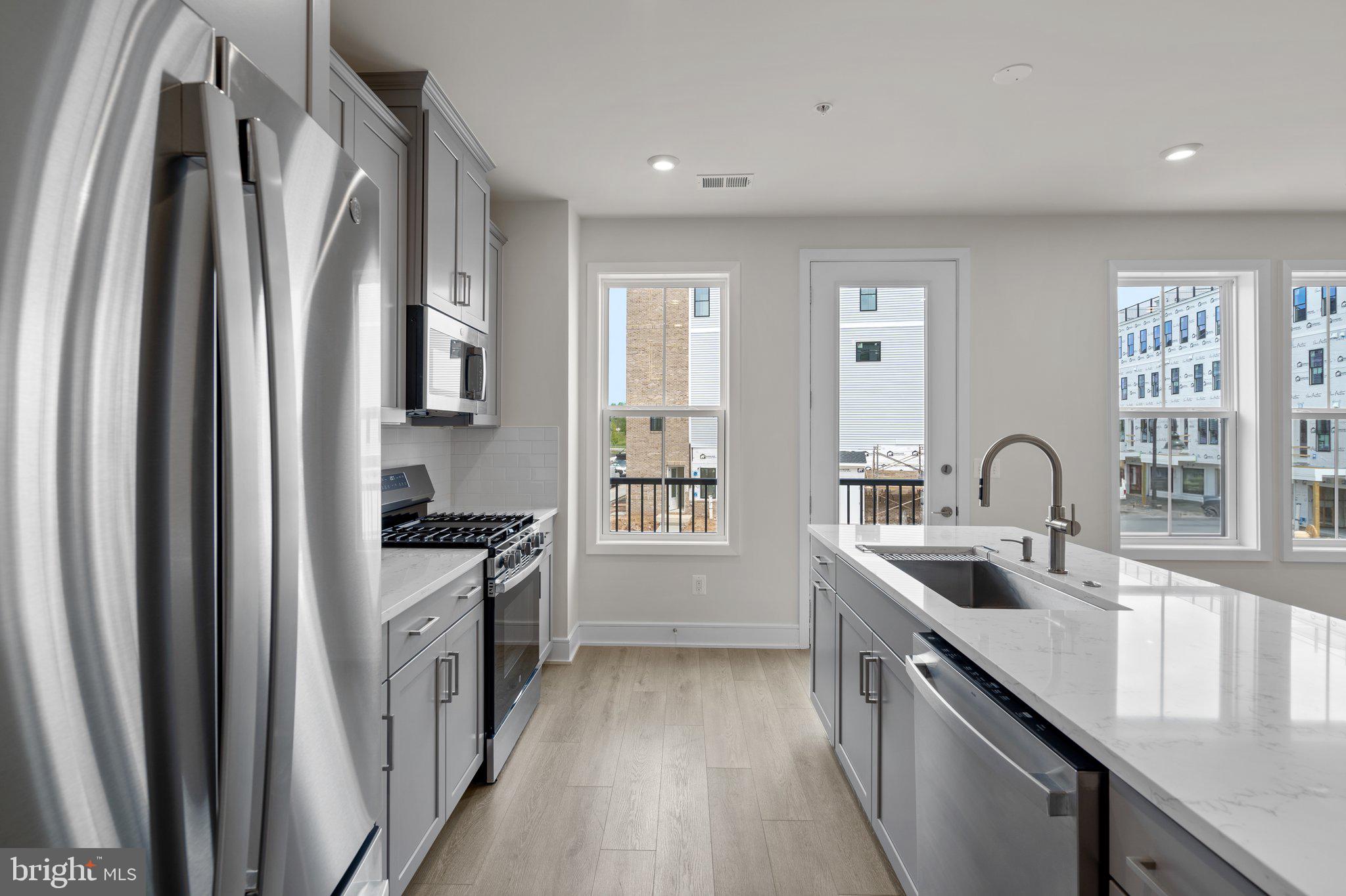 43302 FARRINGDON SQUARE