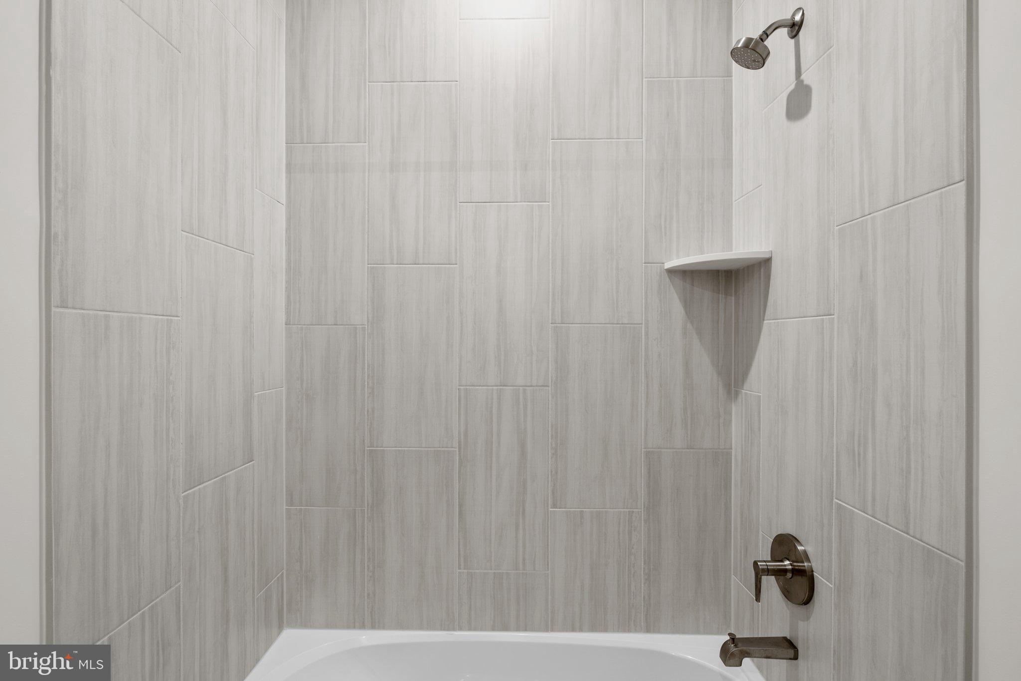 43302 FARRINGDON SQUARE