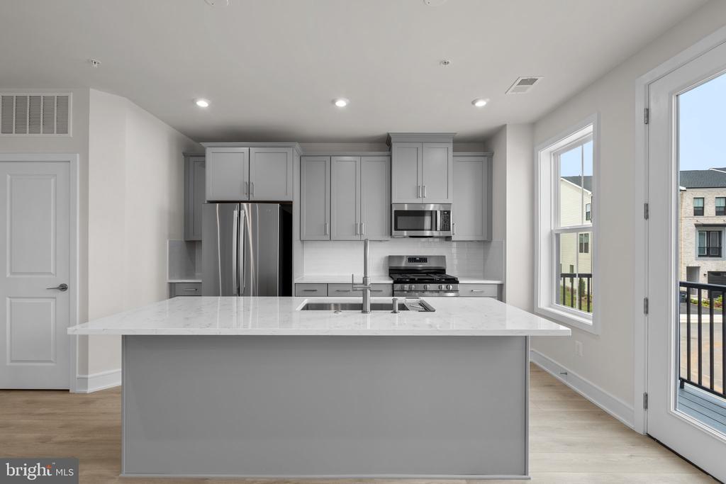 43302 FARRINGDON SQUARE