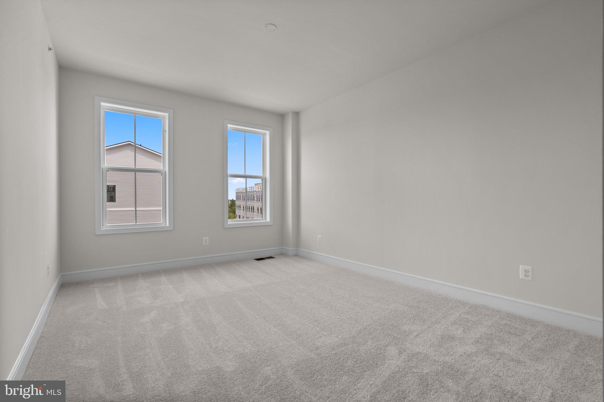 43302 FARRINGDON SQUARE