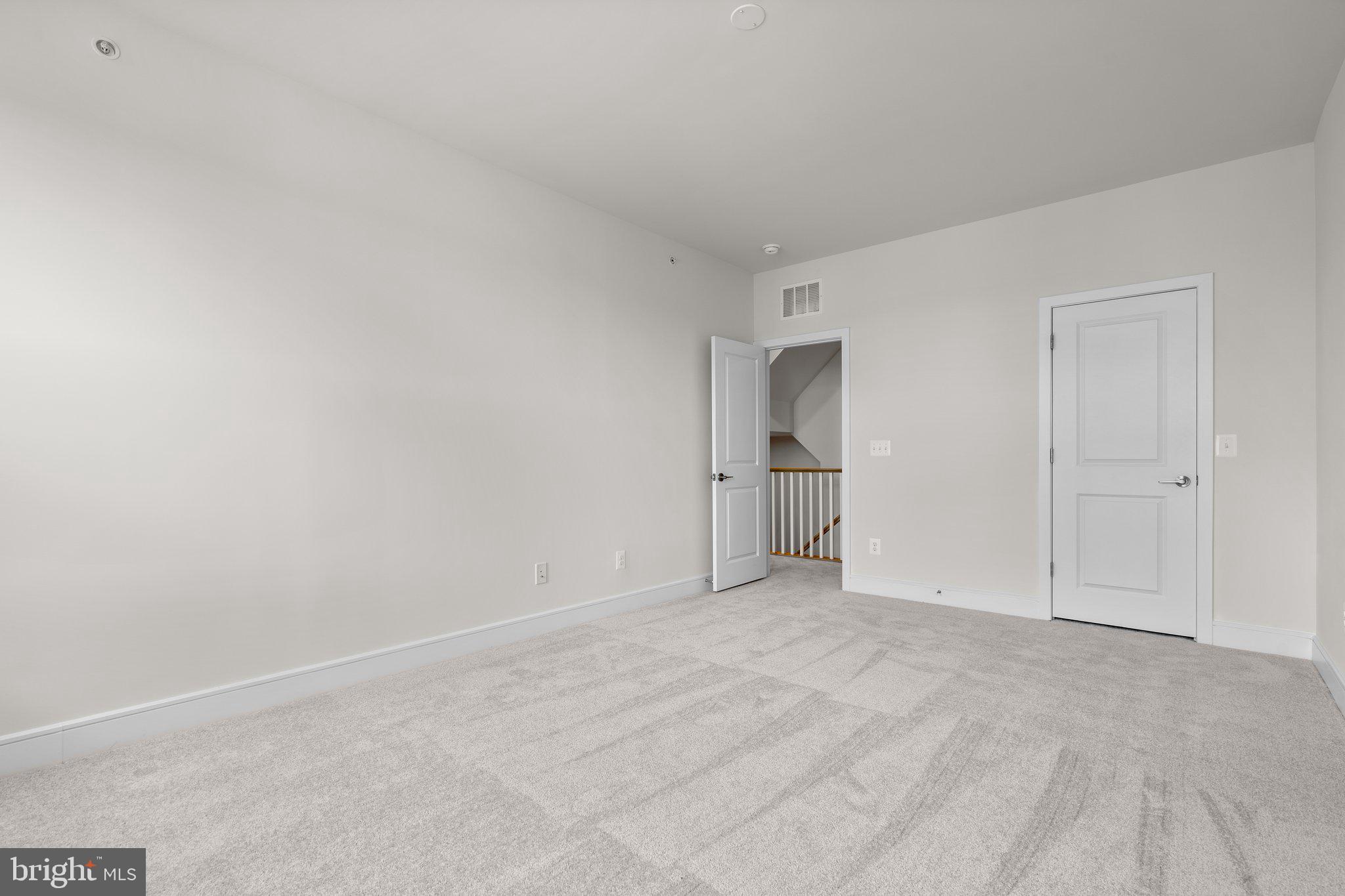 43302 FARRINGDON SQUARE