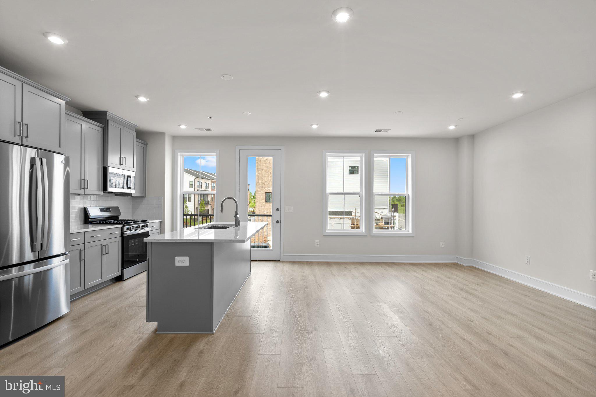 43302 FARRINGDON SQUARE