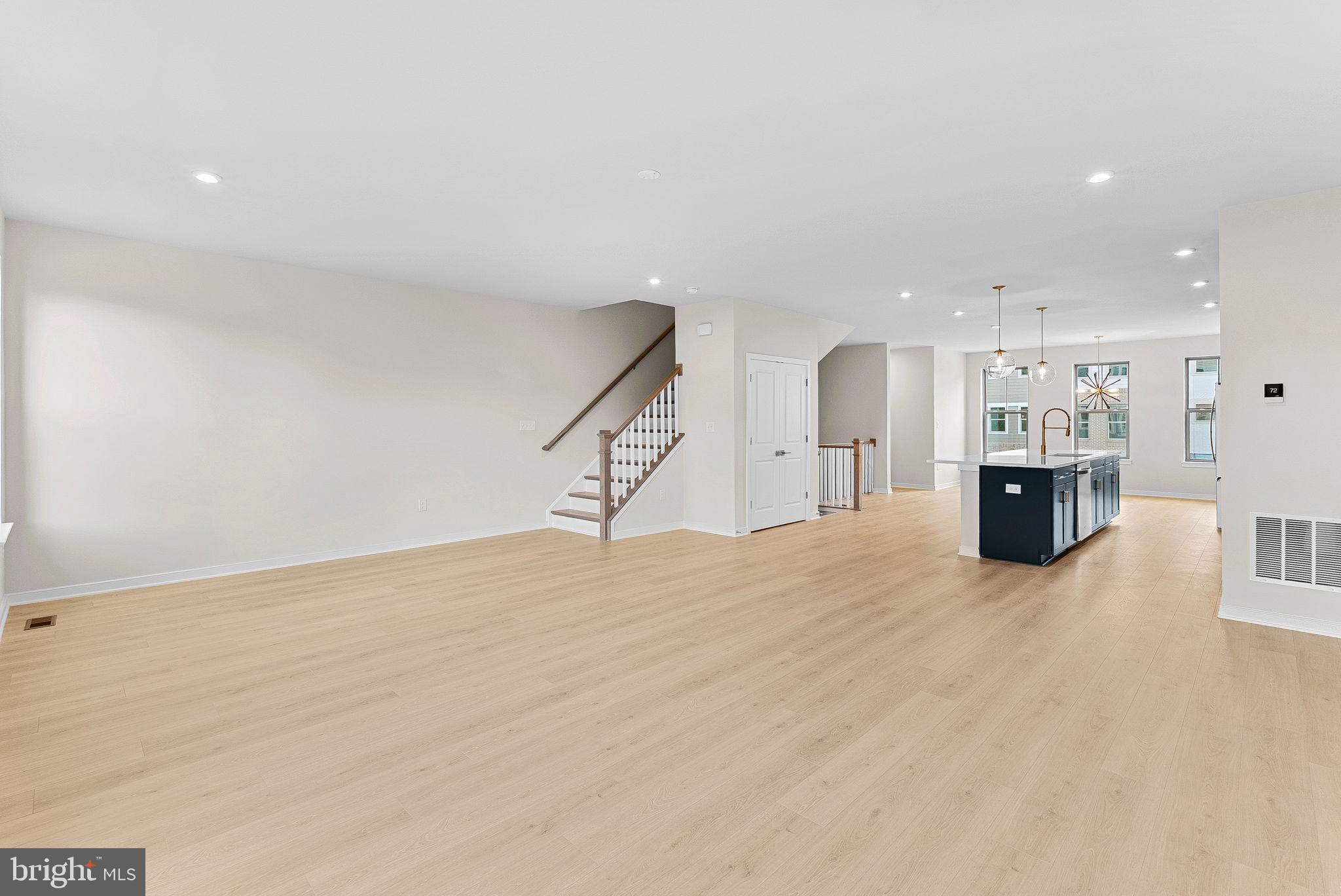 19716 MYSTIC MAROON TERRACE