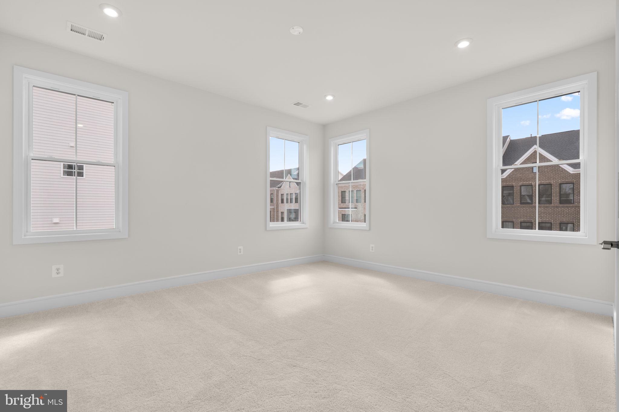 42119 PICASSO SQUARE