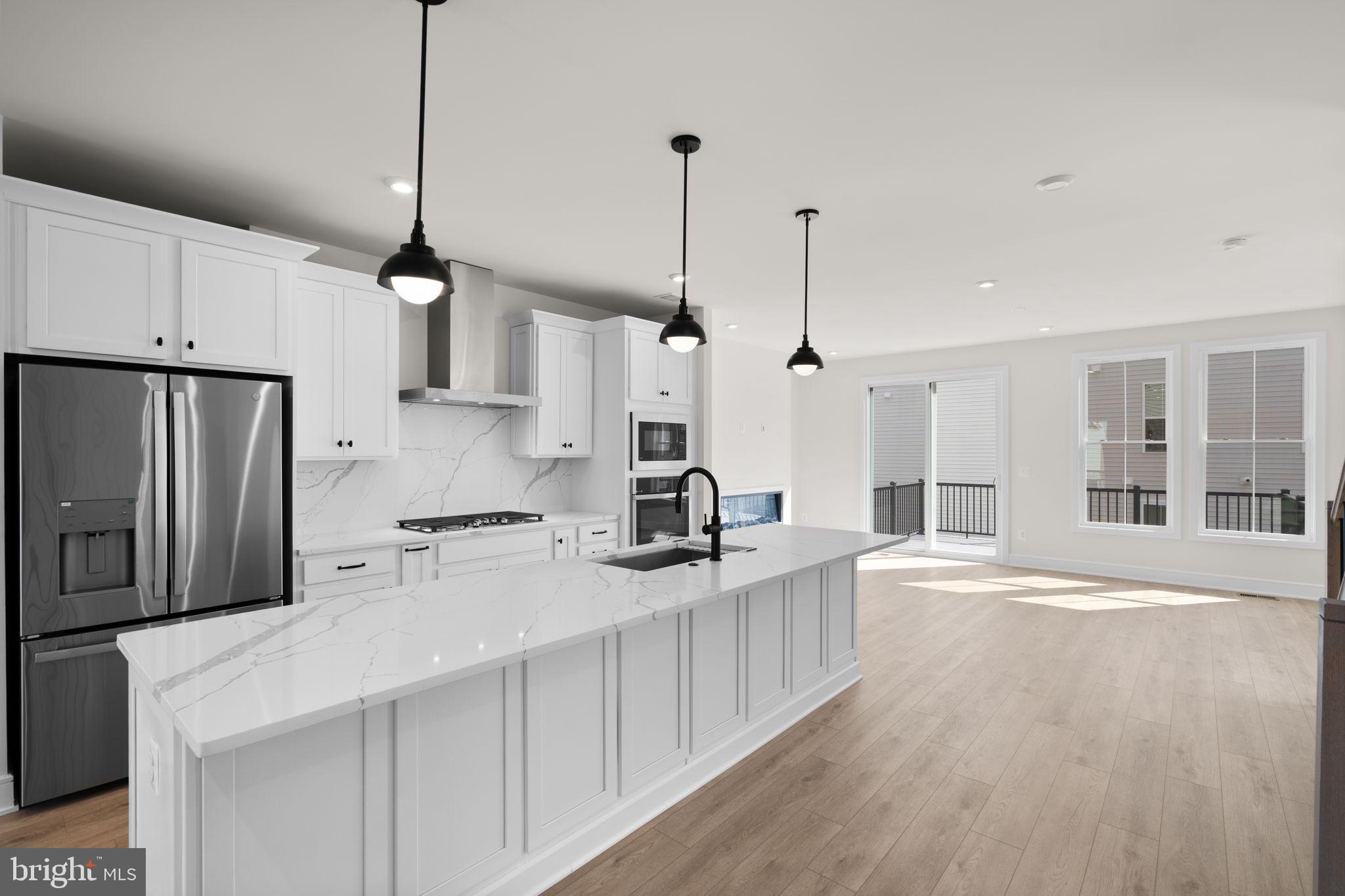 42119 PICASSO SQUARE