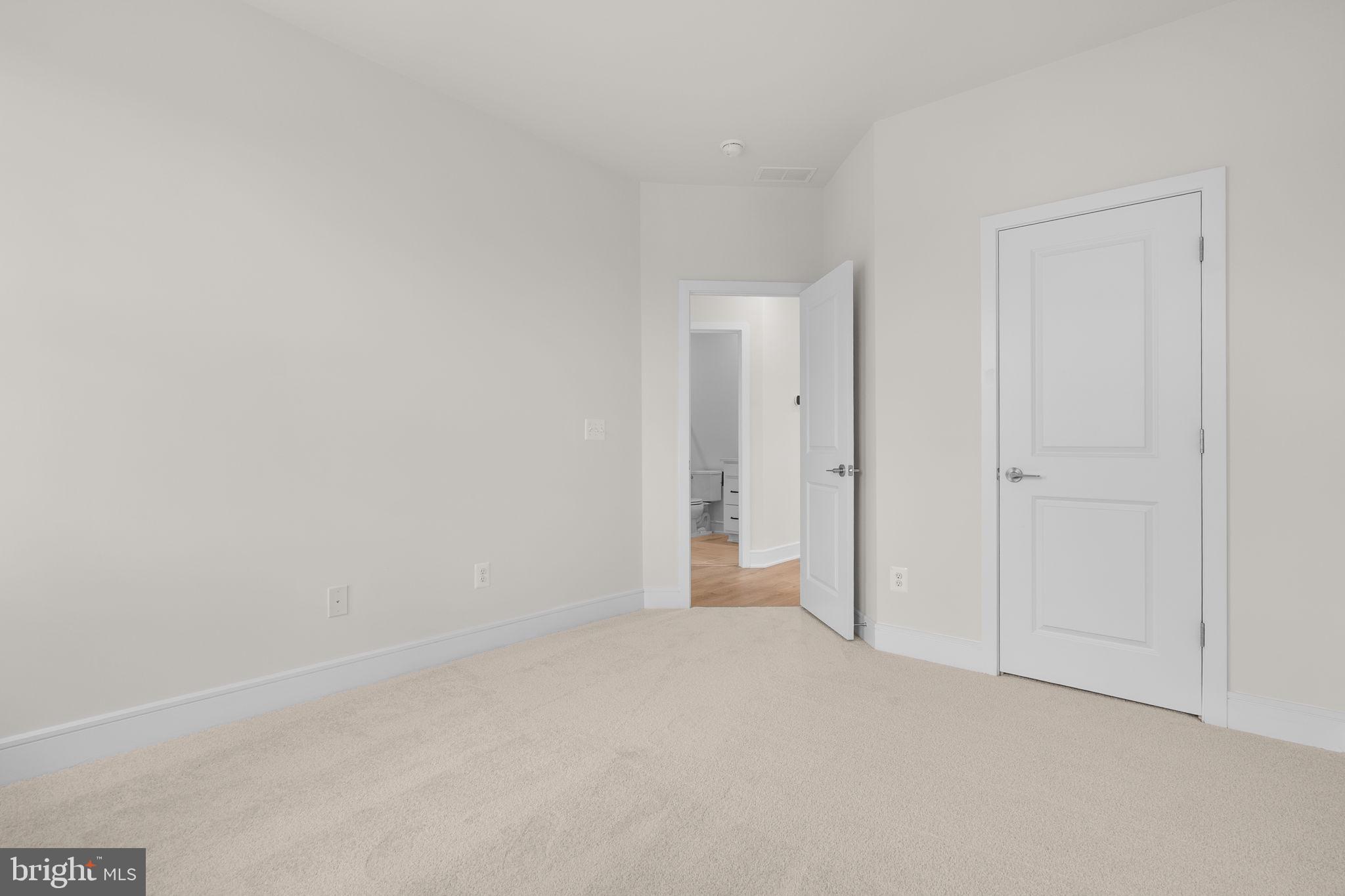 42119 PICASSO SQUARE