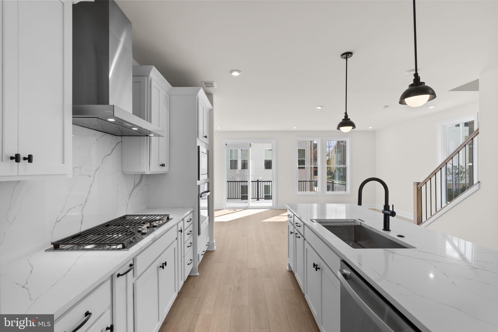 42119 PICASSO SQUARE