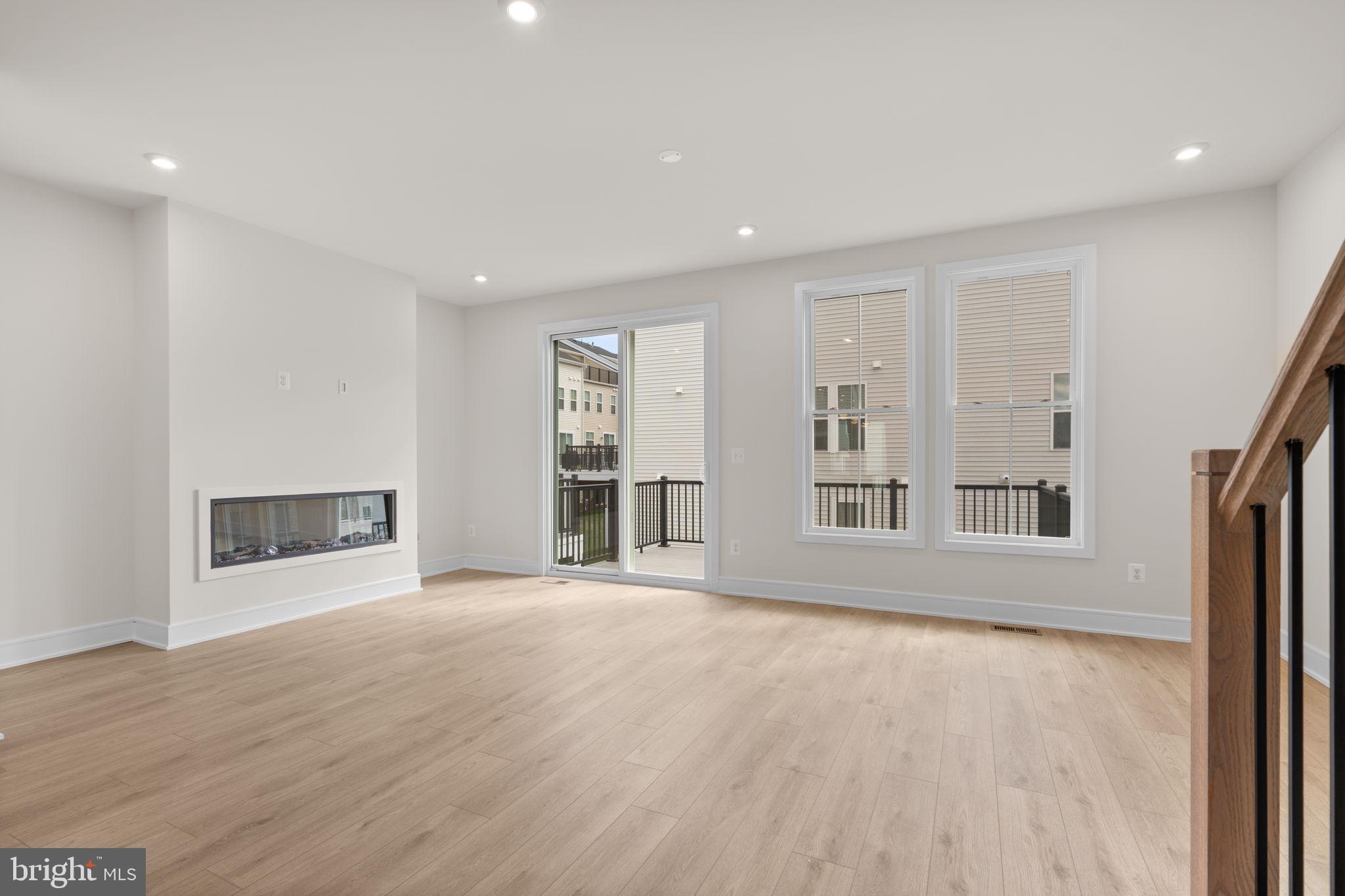 42119 PICASSO SQUARE