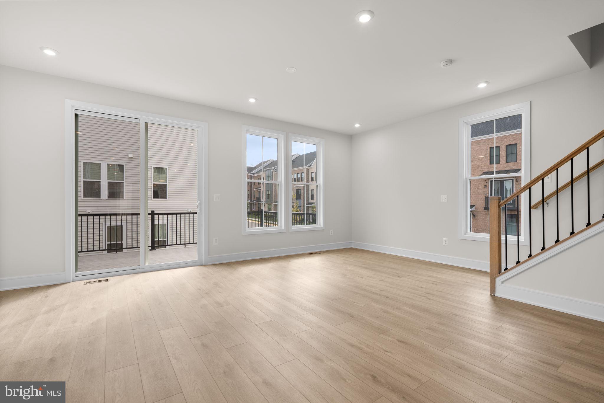 42119 PICASSO SQUARE