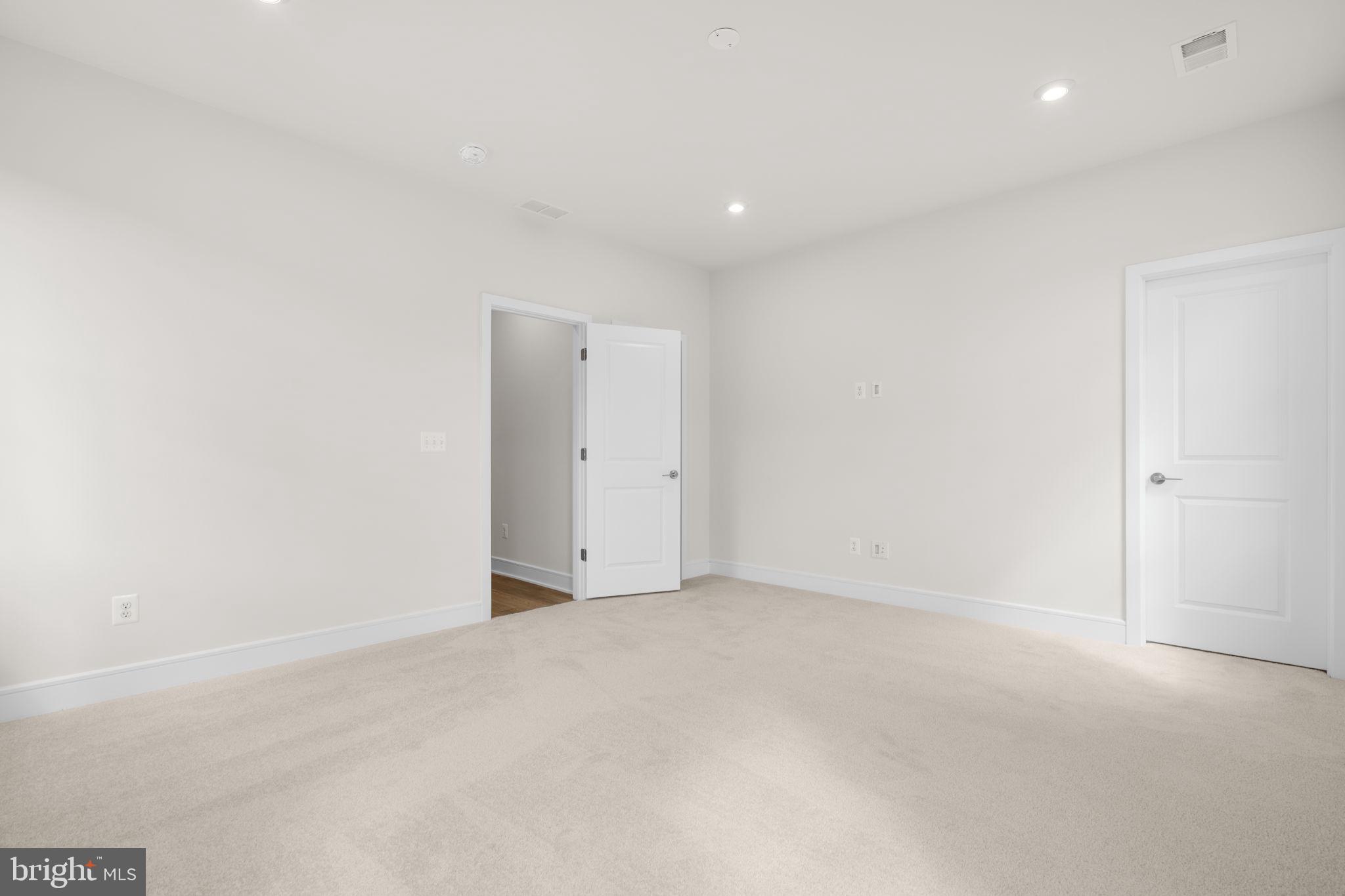 42119 PICASSO SQUARE