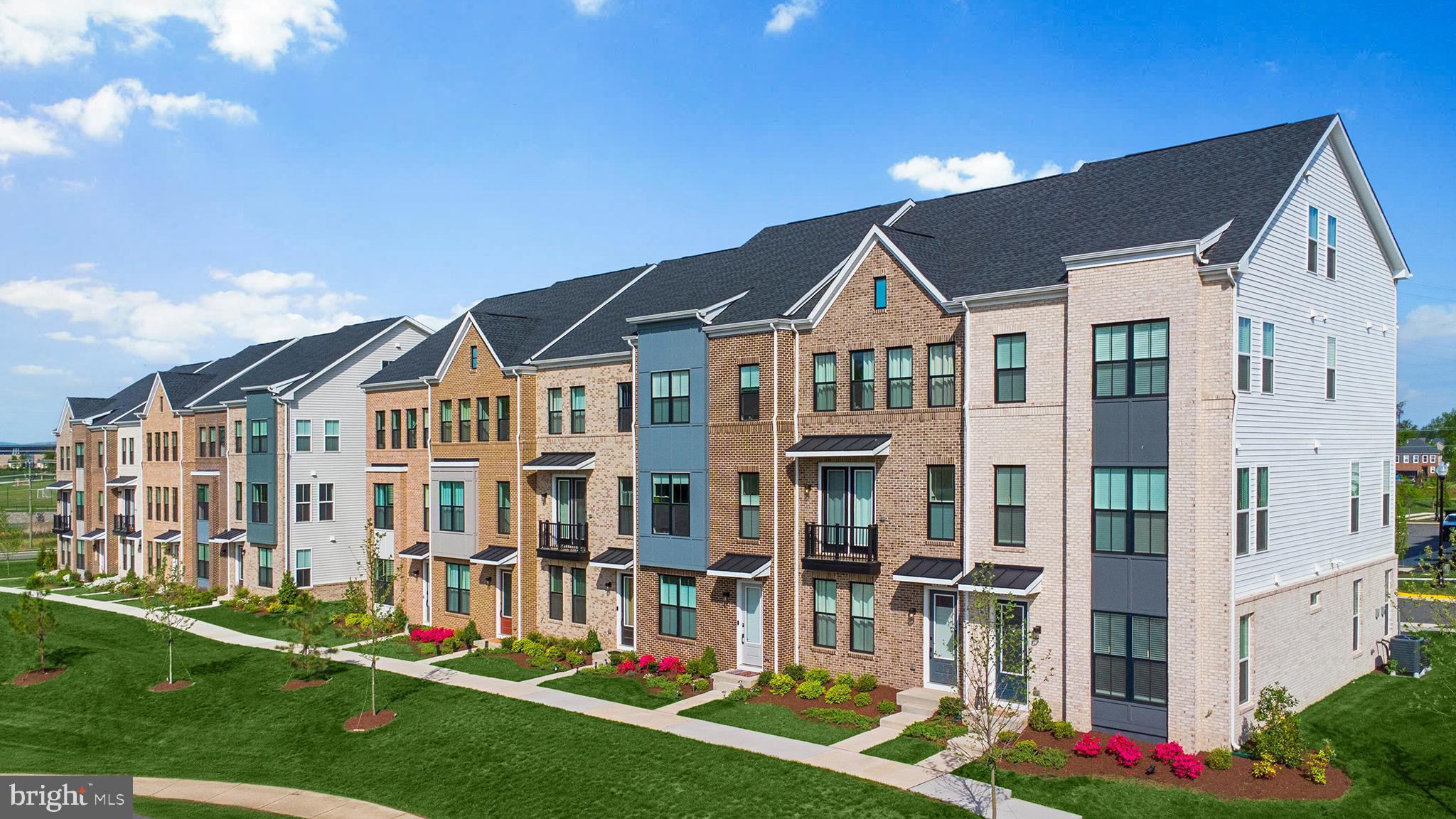 42119 PICASSO SQUARE