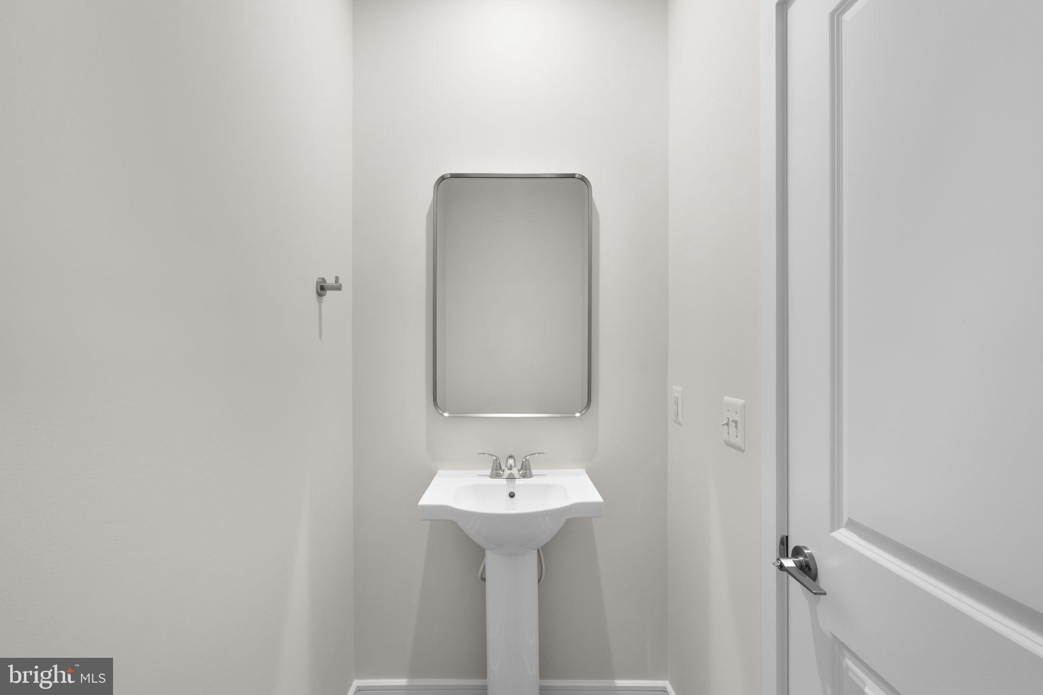 42119 PICASSO SQUARE