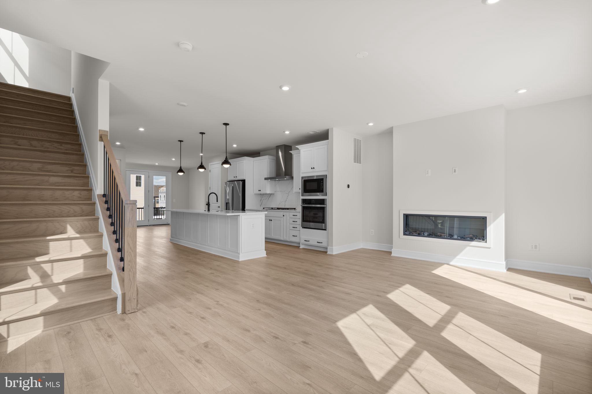 42119 PICASSO SQUARE